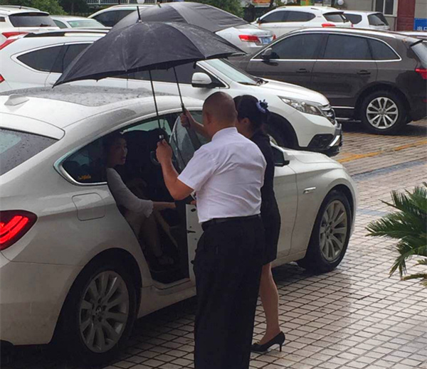 “风里雨里”迪尼斯与您同在