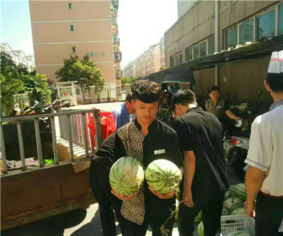 开元集团用行动帮扶洛宁瓜农