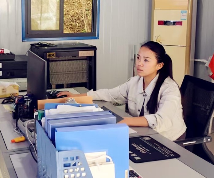 坚守安全防线，绽放巾帼风采｜记西沟铁矿安全监控员黄春玲